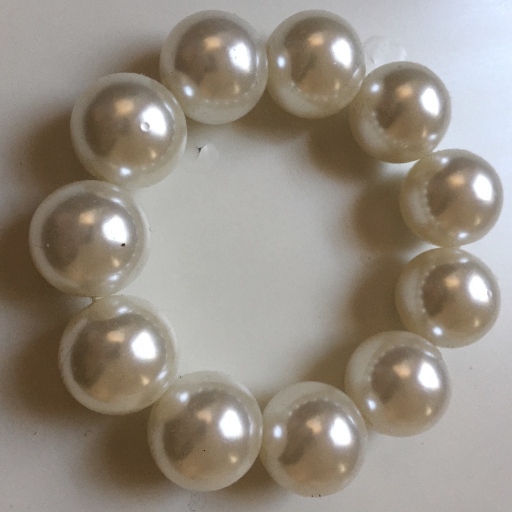Pearl bracelet